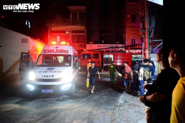 Cháy chung cư mini ở Hà Nội: Ít nhất 3 người tử vong, hơn 20 người bị thương