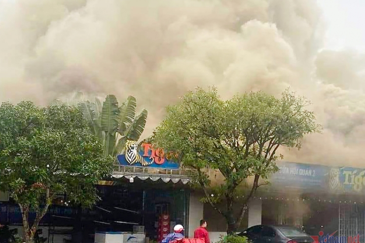 Nghệ An: Cháy nhà hàng hải sản ở TP Vinh